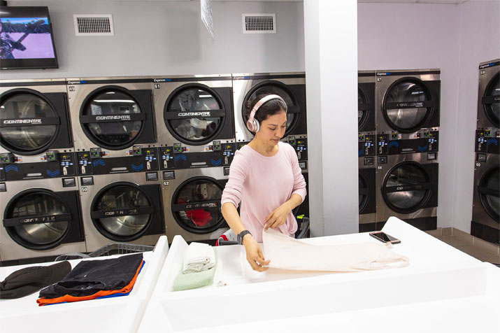 The Rules of Using a Communal Laundry Room in an Apartment Building